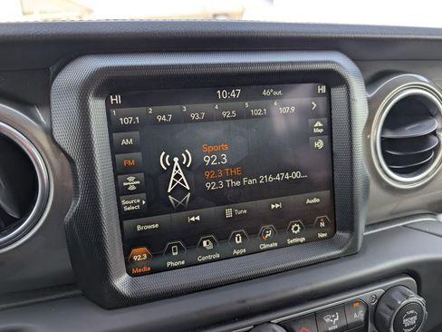 Used 2023 Jeep Wrangler Sahara image 27