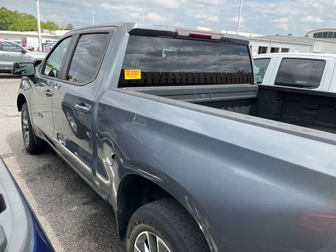 Used 2022 Chevrolet Silverado 1500 RST w/ Z71 Off-Road Package AWD/4WD image 4