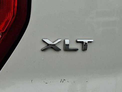 Used 2017 Ford Explorer XLT FWD image 10