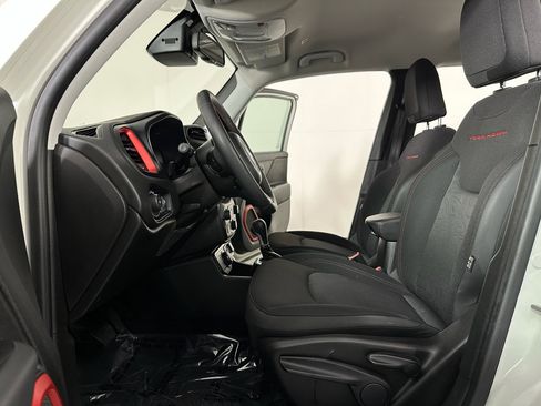 Used 2023 Jeep Renegade Trailhawk image 9