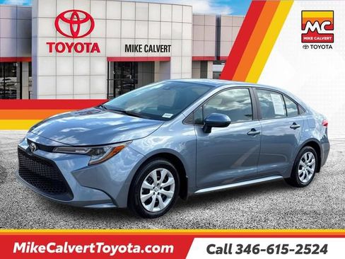 Used 2022 Toyota Corolla LE FWD image 1