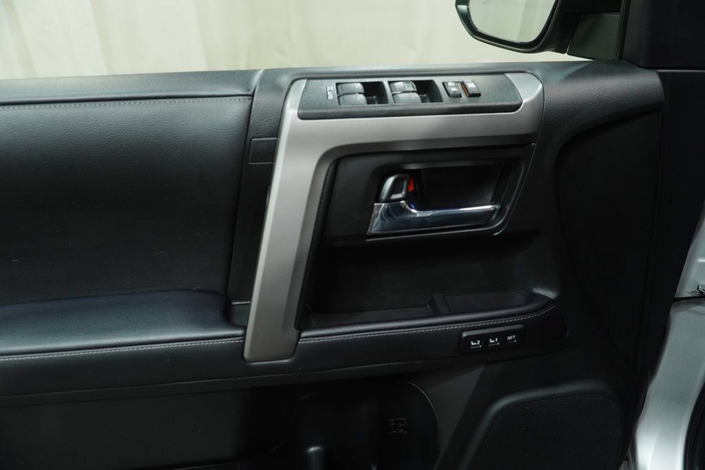 Used 2022 Toyota 4Runner Limited AWD/4WD image 22
