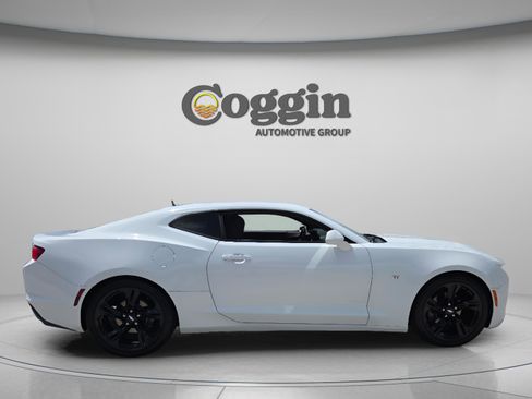 Used 2019 Chevrolet Camaro LT RWD image 6