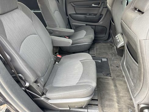 Used 2017 Chevrolet Traverse LT FWD image 19