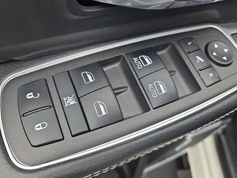 Used 2024 RAM 2500 Laramie image 11