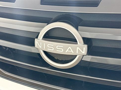 Used 2024 Nissan Pathfinder S image 24