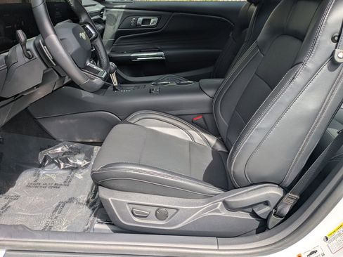 Used 2025 Ford Mustang GT Premium image 12