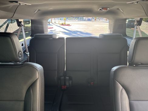 Used 2022 Chevrolet Suburban Z71 image 18