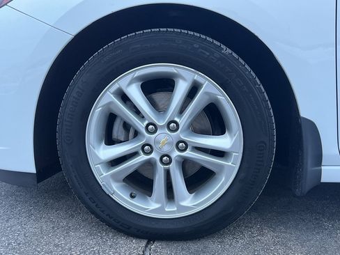 Used 2018 Chevrolet Cruze LT w/ Convenience Package image 10