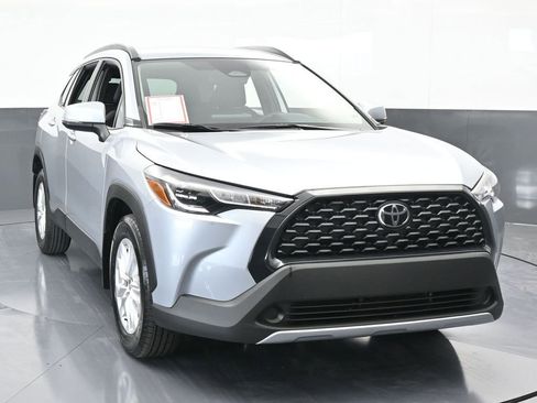 Used 2023 Toyota Corolla Cross LE image 9