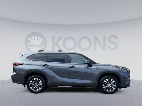 Used 2024 Toyota Highlander XLE image 7