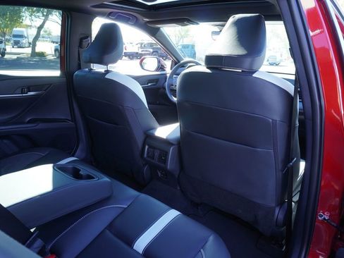 Used 2025 Toyota Camry SE image 10