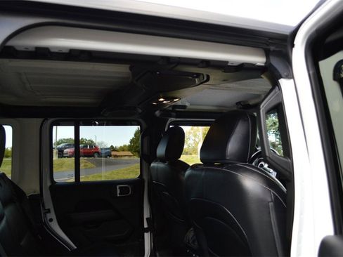 Used 2020 Jeep Wrangler Unlimited Sahara image 35