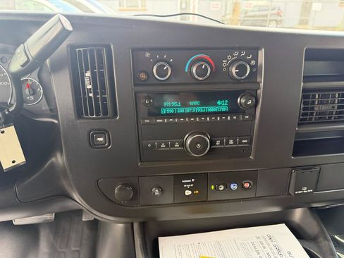 Used 2021 Chevrolet Express 2500 RWD image 17