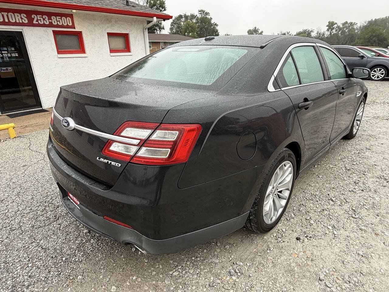 Used 2015 Ford Taurus Limited FWD image 3