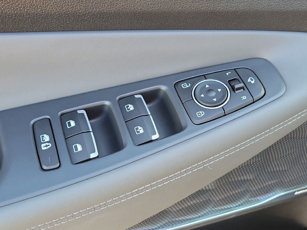 Used 2022 Hyundai Santa Fe Limited FWD image 21