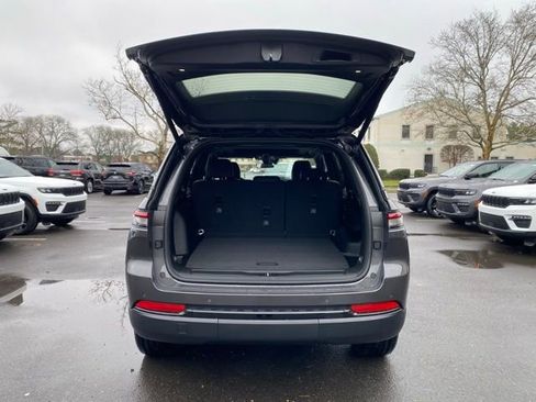 New 2025 Jeep Grand Cherokee Altitude image 18