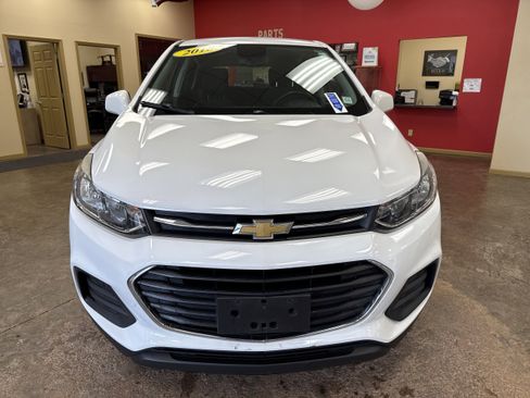 Used 2018 Chevrolet Trax LS image 2