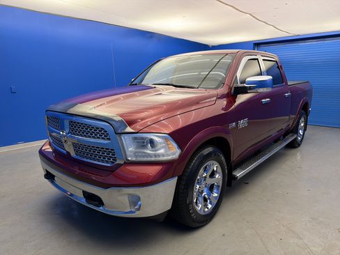 Used 2014 RAM 1500 Laramie w/ Convenience Group image 4