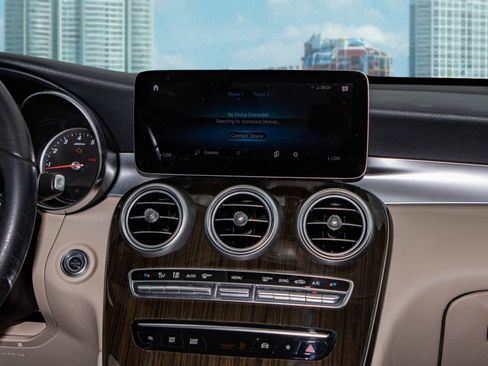 Used 2021 Mercedes-Benz GLC 300 w/ Premium Package image 23