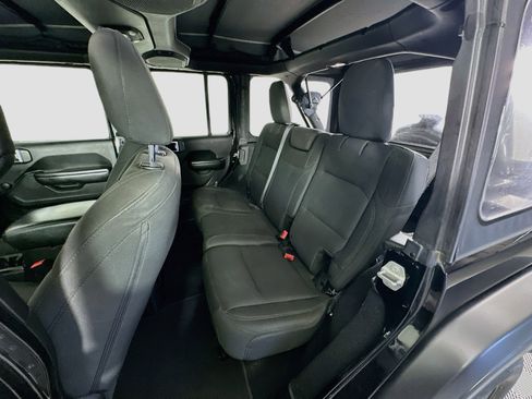 Used 2018 Jeep Wrangler Unlimited Sport AWD/4WD image 26
