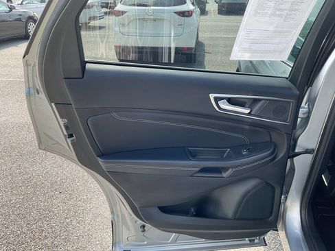 Used 2022 Ford Edge Titanium AWD/4WD image 18