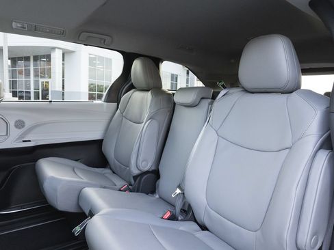 New 2026 Toyota Sienna XLE AWD/4WD image 10