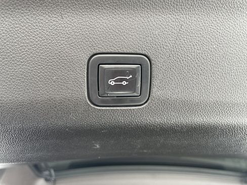 Used 2021 Chevrolet Suburban High Country image 31