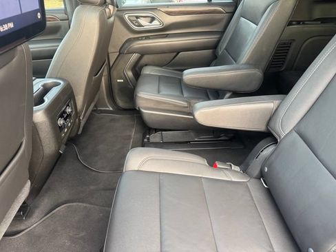 Used 2021 Chevrolet Suburban LT w/ Rear Media and Nav Package RWD image 27