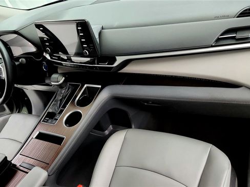 Certified 2024 Toyota Sienna XLE image 15