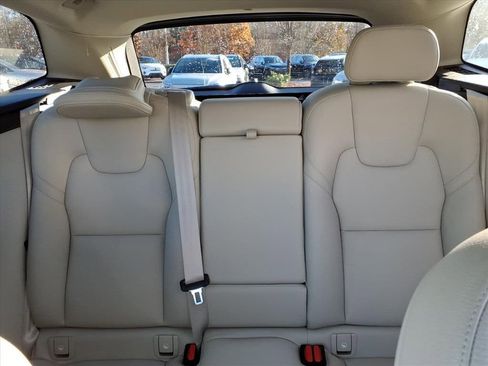 Certified 2023 Volvo XC60 B5 Plus w/ Protection Package Premier image 19