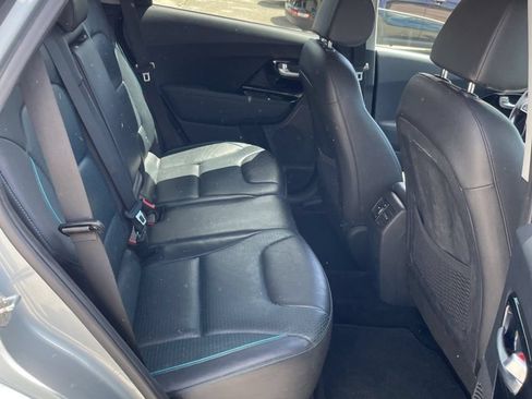 Used 2019 Kia Niro EX Premium w/ Cold Weather Package 2.0 FWD image 16