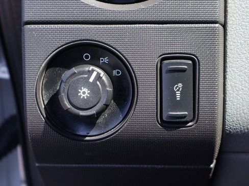 Used 2015 Ford F550 2WD Regular Cab Super Duty image 27