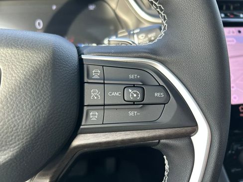 New 2025 Jeep Grand Cherokee Limited image 18