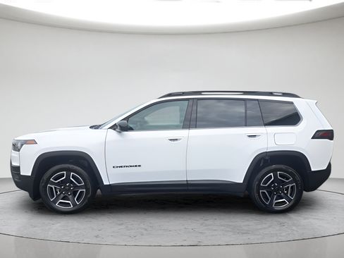 New 2026 Jeep Cherokee Laredo AWD/4WD image 6