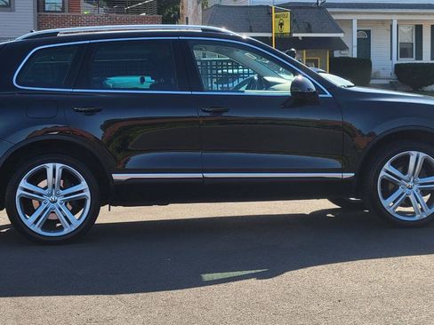Used 2017 Volkswagen Touareg Executive AWD/4WD image 5
