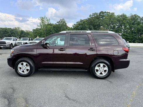 Used 2018 Toyota Sequoia SR5 w/ Carpet Cargo Mat Package AWD/4WD image 8