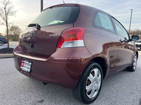Used 2010 Toyota Yaris 2-Door Hatchback image 3