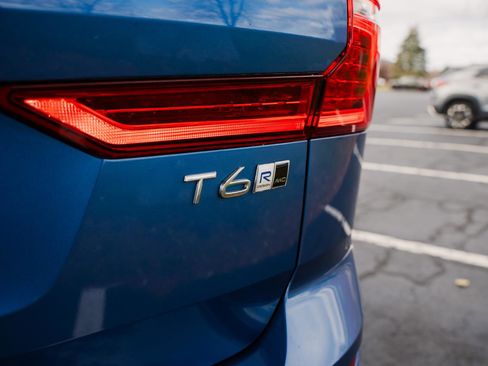 Used 2020 Volvo XC60 T6 R-Design image 16