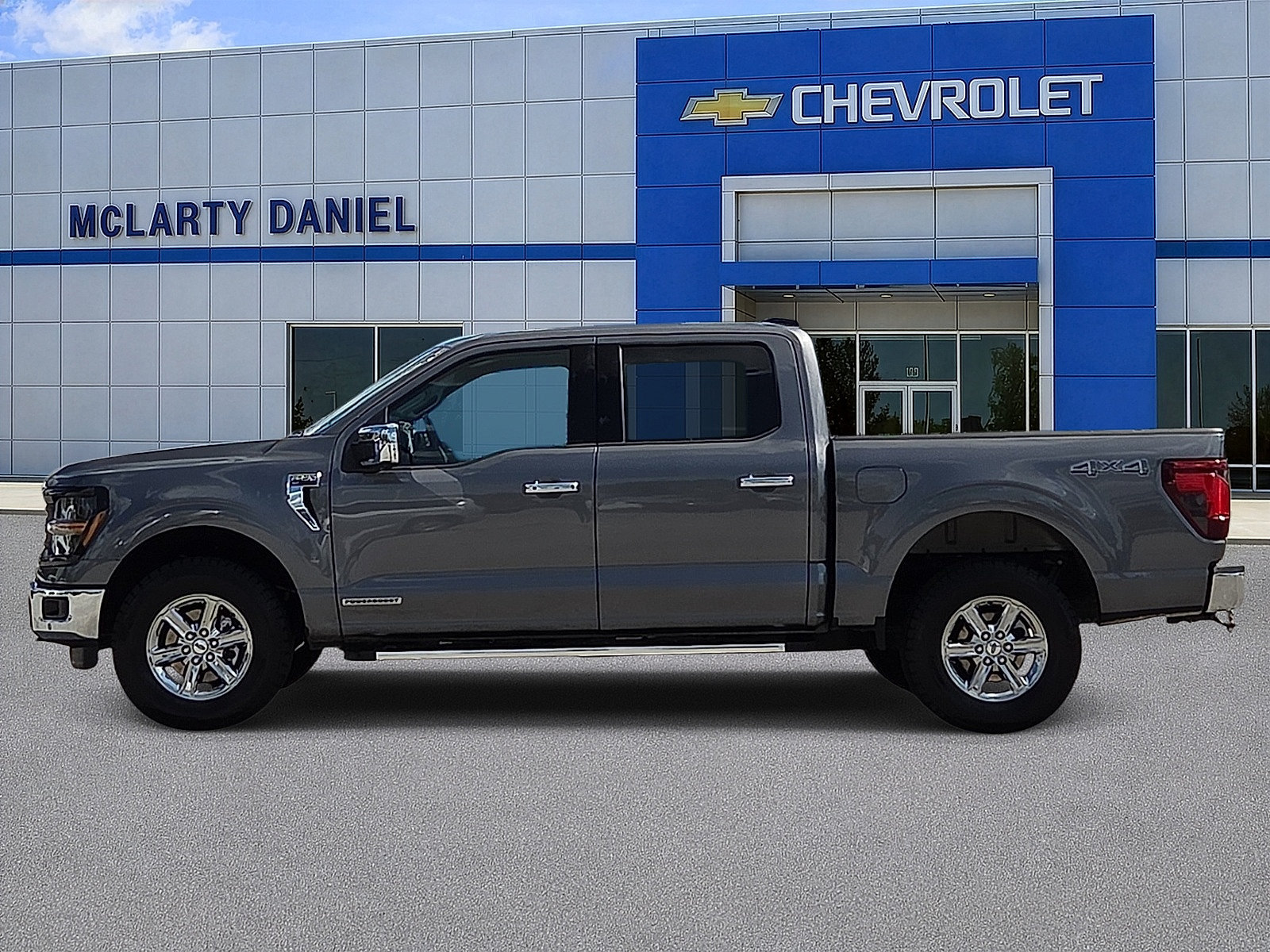 Used 2025 Ford F150 XLT w/ Equipment Group 302A MID AWD/4WD image 3