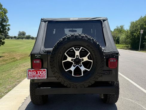 Used 2004 Jeep Wrangler 4WD image 8