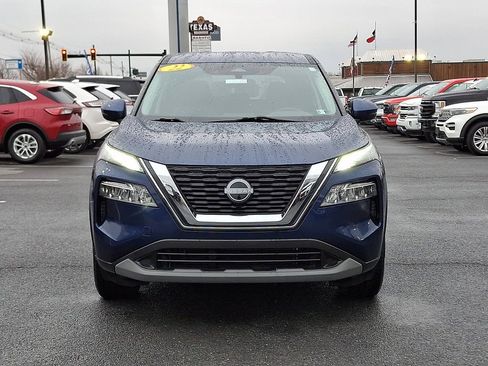 Used 2022 Nissan Rogue SV image 2