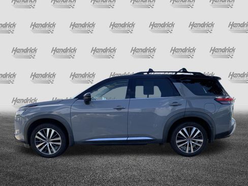 Used 2022 Nissan Pathfinder Platinum w/ Cargo Package FWD image 7