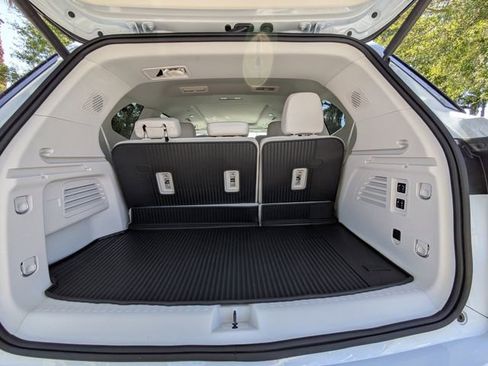 New 2026 Buick Enclave Avenir FWD image 13