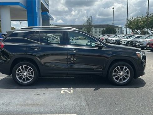 Used 2024 GMC Terrain SLT image 8