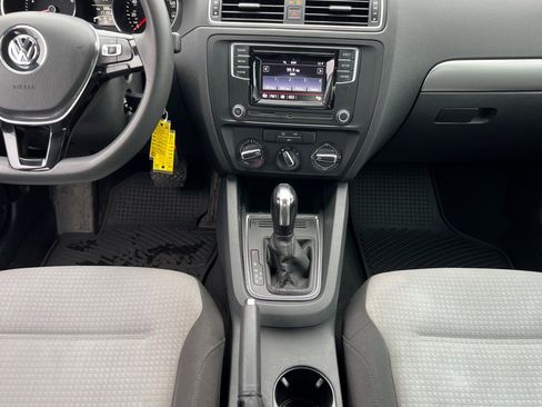 Used 2017 Volkswagen Jetta S image 10