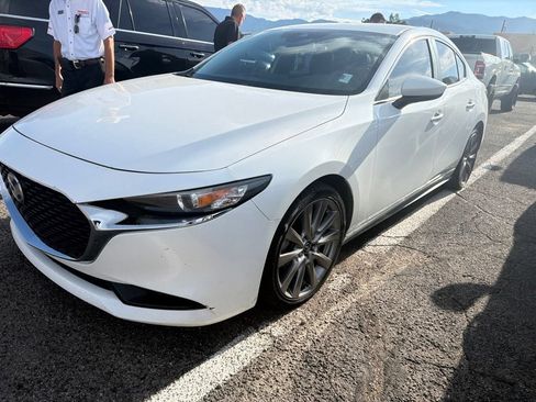 Used 2019 MAZDA MAZDA3 Sedan FWD image 1