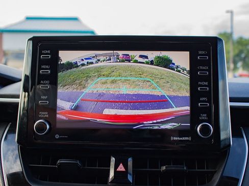 Used 2021 Toyota Corolla LE FWD image 25