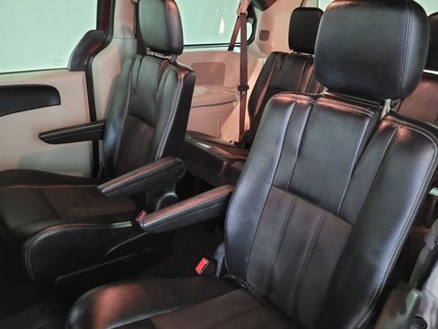 Used 2019 Dodge Grand Caravan SXT image 42