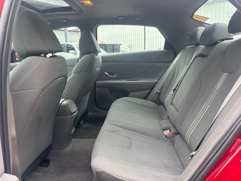 Used 2025 Hyundai Elantra SEL FWD image 13